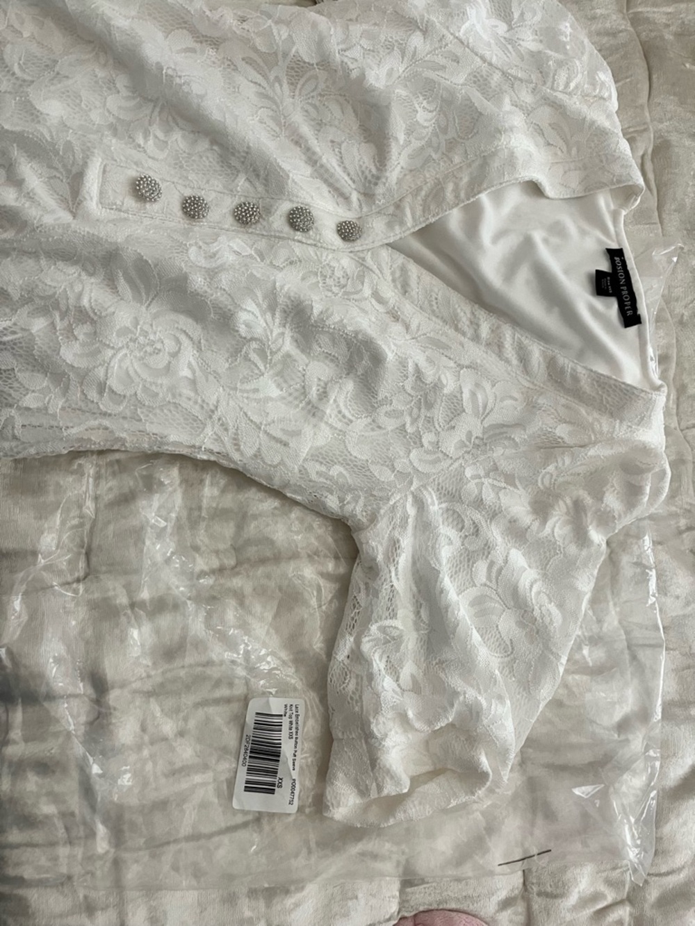 Boston Proper White Lace V-Neck Buttoned Puff Sleeve Blouse - Picture 3 of 3